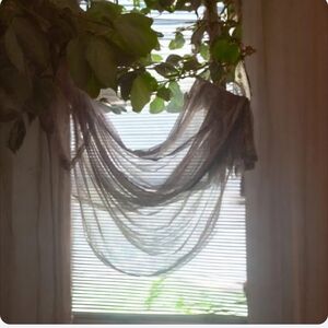 Valance By CROSCILL  Earth tones  pretty color size 204”x50” hang how you pr…